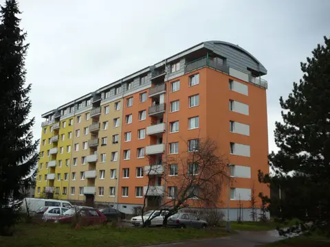 Revitalizace panelového domu, Šatrova, Praha 12 – fotografie 1